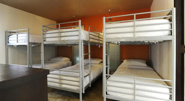 Кровать в общем номере The Village House