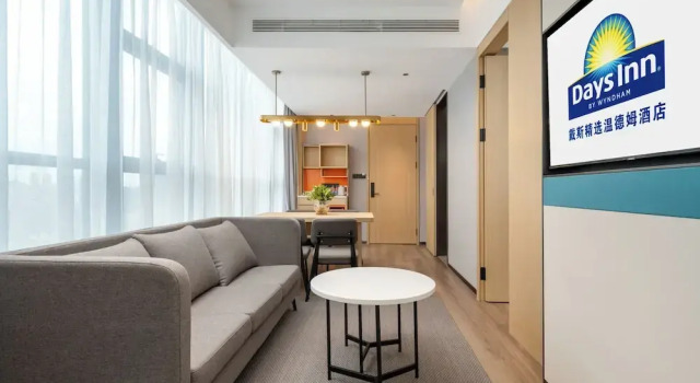 Двухместный люкс Business Days Inn By Wyndham Zhuhai Gongbei Port