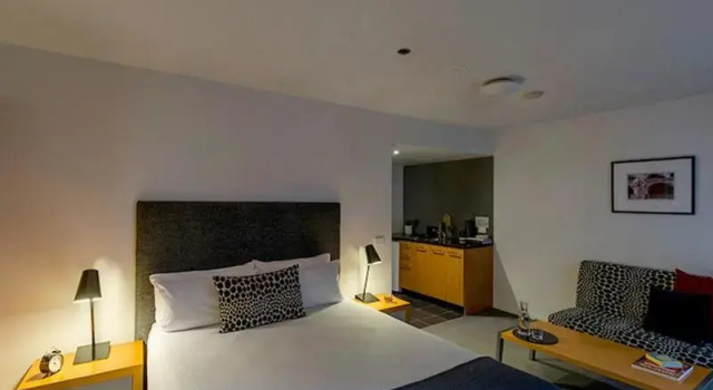 Студия Standard с балконом Punthill Apartment Hotel - Little Bourke