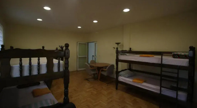 Кровать в общем номере Hostel Teresianum