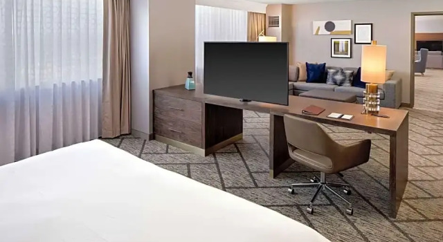 Двухместный люкс Presidential c 1 комнатой DoubleTree by Hilton Tulsa Downtown