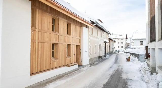 Chasa Muntanella 4.5, Book Apartment Hotels in Grisons with Parking, Parking
