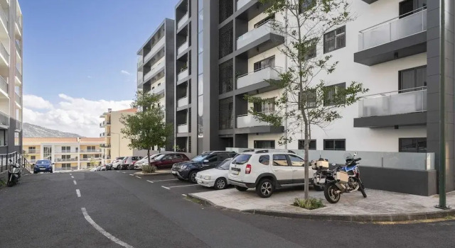 Comfortable and Near Funchal - Barreiros IV, Rezerwuj Apartament Hotele w Funchal z parkingiem, Parking