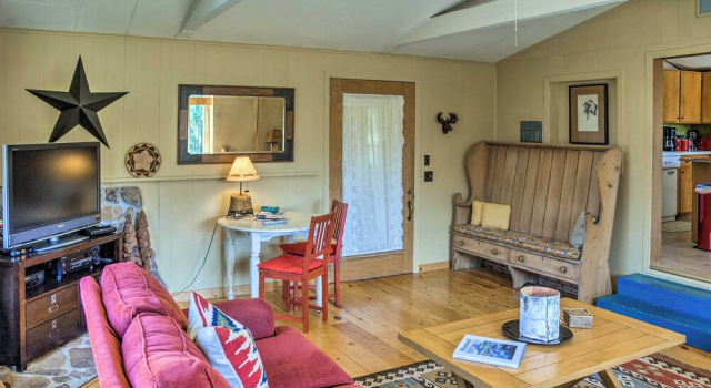 Emigrant Cabin on 10 Acres w/ BBQ & Peaceful Views