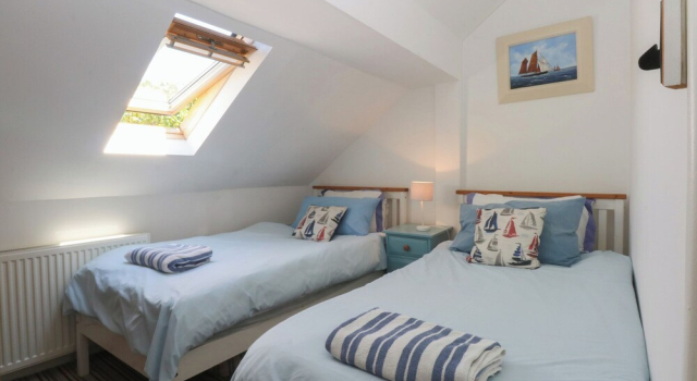 Borth Arian Boat House, Book Feriehus Hoteller i Rhoscolyn med parkering, Parkering