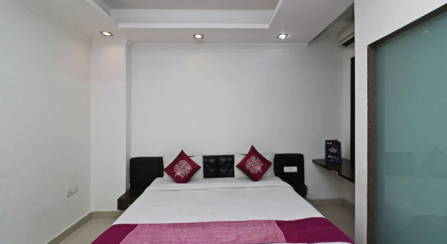Номер Standard OYO 8349 Hotel Crown Palace