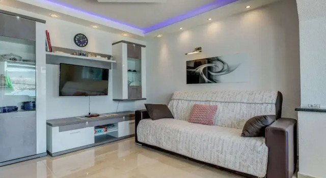 Апартаменты Apartment in Arbanija With Terrace