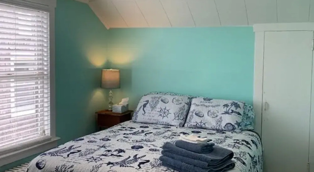 Rustic Rooftop Delight - Bay Front 2 Bedroom Apts by RedAwning, Rezerwuj Dom wakacyjny Norfolk Wirginia