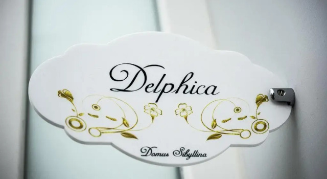 Люкс Domus Sibyllina, Galleria Umberto I