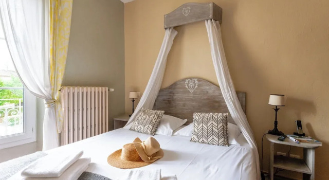 Номер Classic Hôtel & SPA Ventoux Provence "Domaine des Tilleuls"