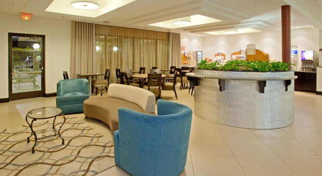 Holiday Inn Express & Suites College Station, an IHG Hotel, Buchen Sie Hotel College Station Texas