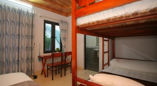Четырёхместный номер Standard с видом на горы Hưng Phát Bungalow