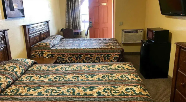 Четырёхместный номер Standard Hacienda Motel