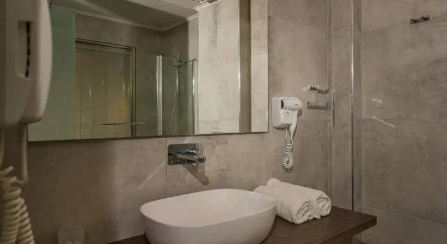 Номер Deluxe Alexandra Beach Resort & Spa