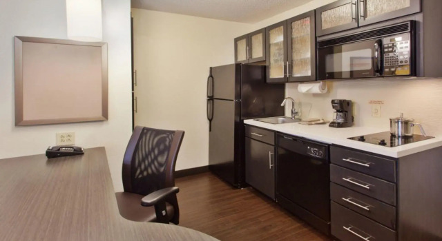 Двухместный люкс c 1 комнатой Candlewood Suites Pueblo by IHG