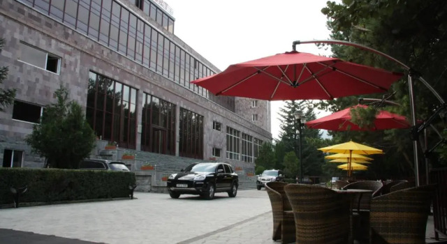 Hotel Dilijan Resort, Varaa Lomakeskus Hotellit Tavush region uima-altaalla, Uima-allas