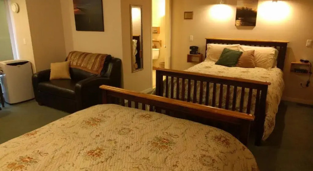 Номер Deluxe Cedar Wood Lodge Bed & Breakfast Inn