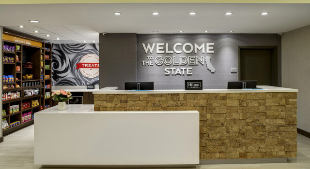 Hampton Inn & Suites Indio, Ca, Забронировать Отель Отели Индио с бассейном, Бассейн