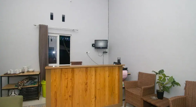 RedDoorz Plus Syariah near Alun Alun Sampang