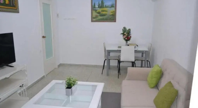 Апартаменты 15 Minutes Walk to the City Centre and Beach 3 Bedroom Apartment Deluxe -esp1yr