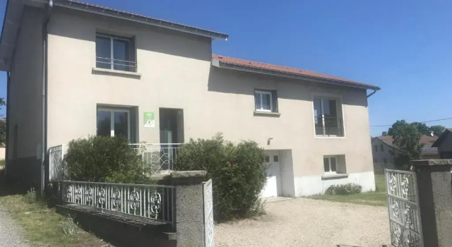 Gîte spacieux, 4 chambres, cheminée, jardin clos, proche Saint-Just-Saint-Rambert - FR-1-496-195, 预订 酒店 圣瑞斯圣朗贝尔 罗纳-阿尔卑斯大区