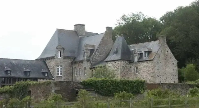 Chateau De Brelidy, Rezerwuj Hotel  