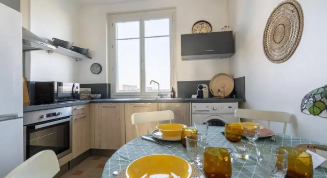 LA SUITE MARCELLIN - Magnifique T3 avec garage et balcon Lyon 7, Rezerwuj Hotel Hotele w Rhône z parkingiem, Parking