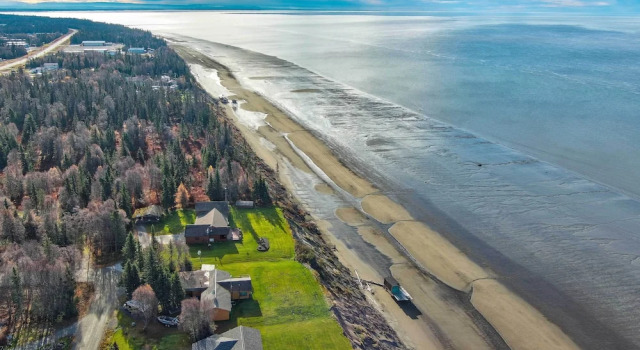 Коттедж Kenai Vacation Rental w/ Volcano Views & Decks!