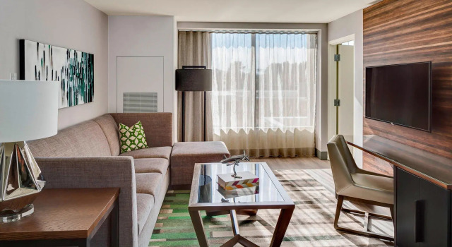 Четырёхместный полулюкс c 1 комнатой North Charleston Marriott