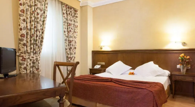 Трёхместный номер Standard Hotel Cervantes
