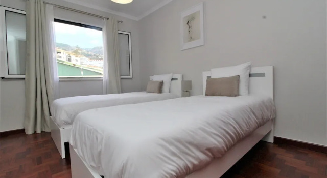 Апартаменты Grey Apartment in City Center with Sea View