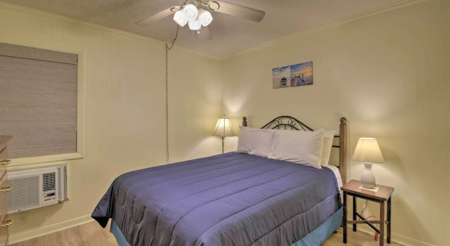 Walk to Ocean: Cozy Condo in North Myrtle Beach!