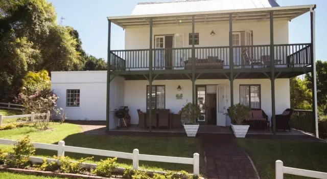 Exquisite Cottage 20, Reservar Casa de férias Hotéis em Knysna com piscina, Piscina