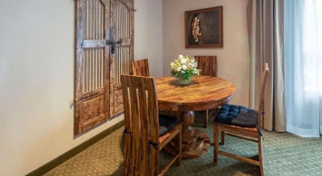 Люкс Gold Miners Inn Grass Valley, an Ascend Collection Hotel