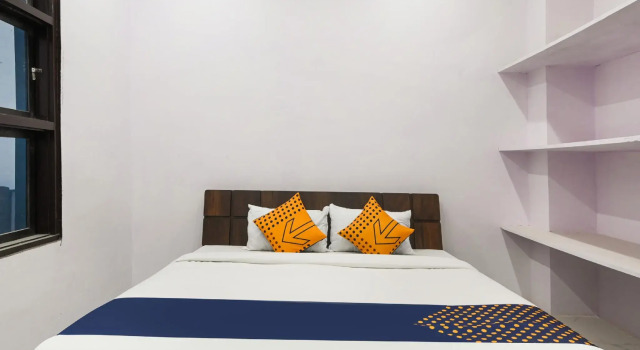 SPOT ON 74614 Hotel Radhika Palace, Забронировать Отель Отели штата Раджастхана с парковкой, Парковка