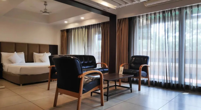 Люкс с балконом Budget Inn Bellevue