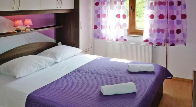 Apartment PINK in Starigrad Paklenica only 200m from the sea, Забронировать Апартаменты/квартира Апартаменты Стариград-Пакленица, рядом с Национальный парк Пакленица, Апартаменты/квартира