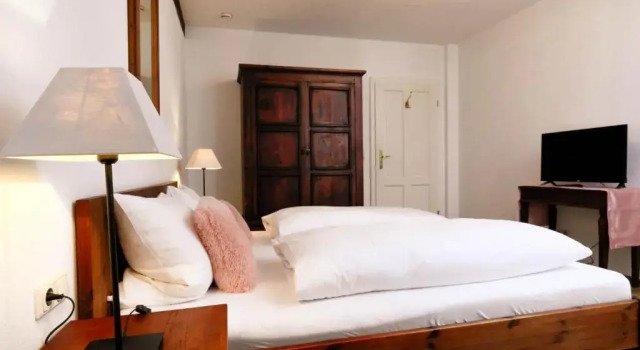 Hotel Klostermühle Siebenborn, Забронировать Отель Маринг-Нофианд Мозель - Германия