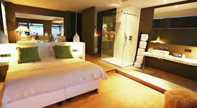 Unique & Modern Constructed Villa in Apeldoorn With Jacuzzi, Rezerwuj Willa Hotele w Veluwe z parkingiem, Parking