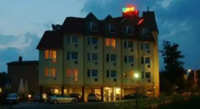 Zum Grünen Turm, Book Hotel Hohen Neuendorf Brandenburg