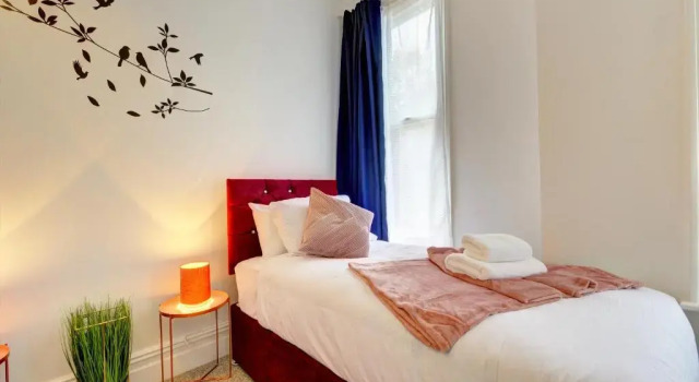 Апартаменты Beautiful Victorian 2 Bedroom Flat
