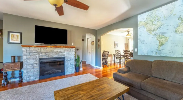 Devon Court 2 Bedroom Home by RedAwning, Buchen Sie Ferienhaus Hood River Columbia River Gorge