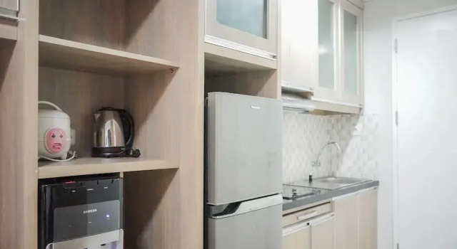 Camera Standard Comfy Studio at Trimezia Beverly Apartment By Travelio