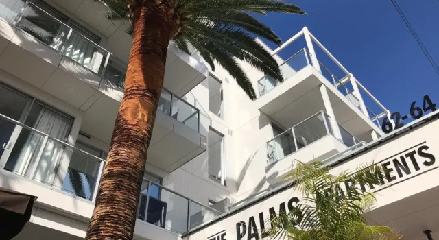 Апартаменты Deluxe The Palms Apartments