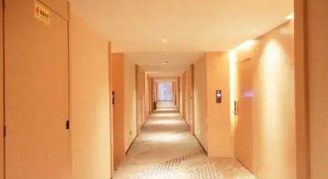 Lavande Hotel (Panzhou Donghu Park Caihongqiao), Buchen Sie Hotel Hongguo Guizhou