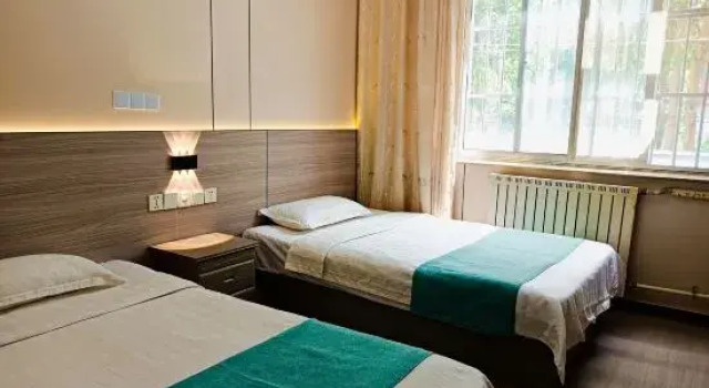 Feixian Tongyue Hotel (Oriental Shopping Plaza)