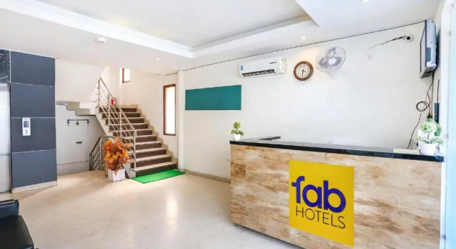 FabHotel Royal Touch - Patel Nagar, Забронировать Отель Отели Нью-Дели с завтраком, Завтраки