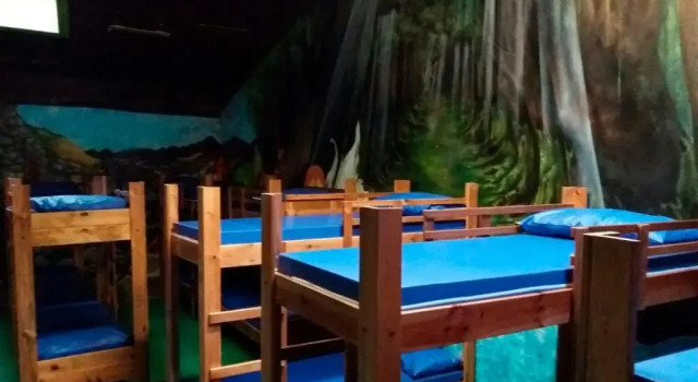 Кровать в общем номере Albergue Matias