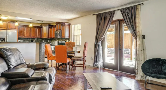 Коттедж 1 Mi to Nmsu! Las Cruces Home w/ Pet-friendly Yard