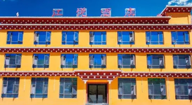 Batang Jiangyue Hotel